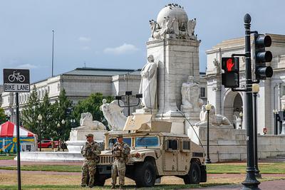 国民警卫队已开始在美国华盛顿特区携枪执勤