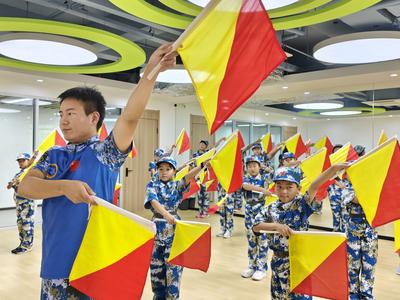 党建护航成长路 蓝岸馨苑社区“小海军”军事夏令营圆满结营