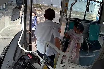 女童公交车上迷路，司机、民警发起爱心接力