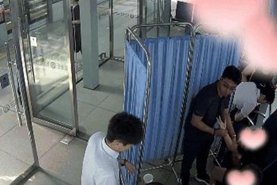 事发青岛蓝谷快线！乘客突发病，地铁员工、医生迅速围了上来……