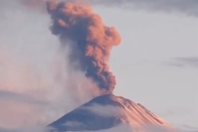 俄罗斯克柳切夫火山羽流已达9000米高