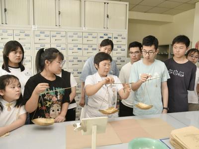 青岛一中学生走进青春课堂解锁中医智慧
