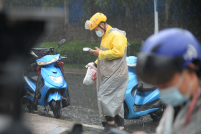 多地新规：骑手遵守交规不闯红灯每月可多挣千元