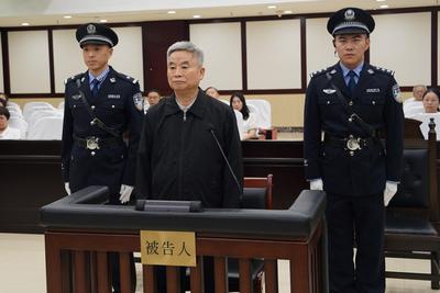 受贿8451万，中国农业银行原副行长楼文龙一审被判无期