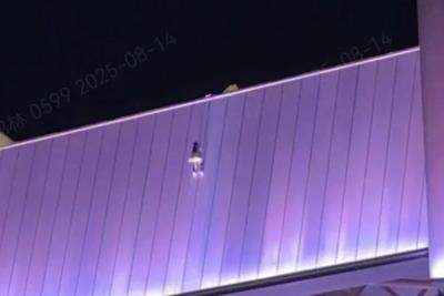 粉丝为看演出攀爬上海体育场？造谣网民已被处罚