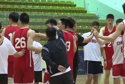 “失去的东西要拿回来”，白岩松专访男篮主教练郭士强