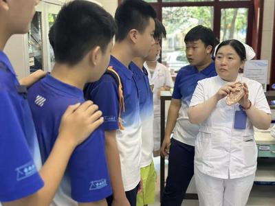 青岛市中医医院开展“岐黄少年中医文化探索之旅”社会实践活动