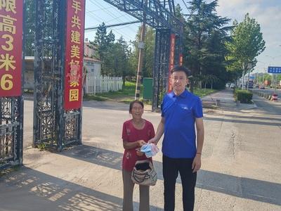 下班途中捡到一个包，青岛真情巴士司机用了很笨但很暖的方式找失主……