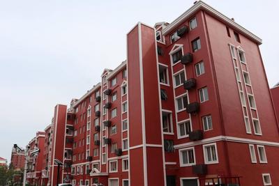 客厅隔成“3间房”？群租房岂能拿安全开玩笑