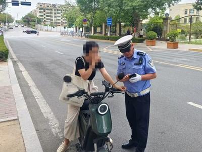 提高交通安全意识才能“走好安全路”，青岛交警部门开展交通违法专项整治行动