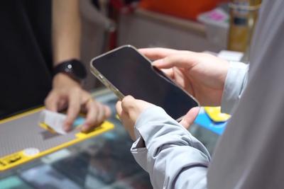 “防蓝光”手机膜真有效吗？记者调查揭开真相