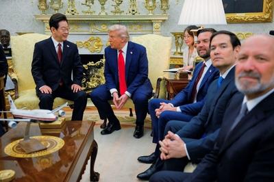 特朗普称不介意就美韩贸易协议进行重新谈判