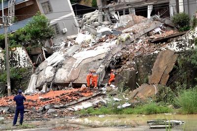 广州白云发生山体滑坡致房屋垮塌多人被困，已救出7人