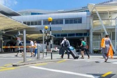 澳航一波音客机疑似起火发出紧急呼救信号，现已安全降落