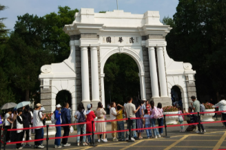 违规报备、违规载客入校，清华大学2名教职工被拘留，多名学生被处分