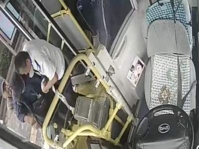 温暖老人出行路！城阳巴士驾驶员用行动诠释“诚载美好”