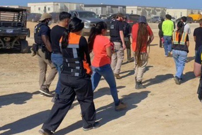 数百韩国人在美韩企工厂被捕，韩外长：必要时将赴美协商