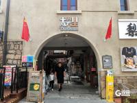 喜迎国庆，青岛历史城区换“红妆”