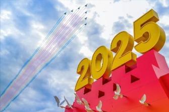 空中梯队完整视频丨呼啸而来！战机拉出14道彩烟象征14年抗战