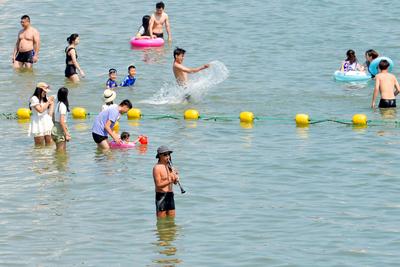 北方冷空气VS南方秋老虎！一边大风降温，一边高温如火