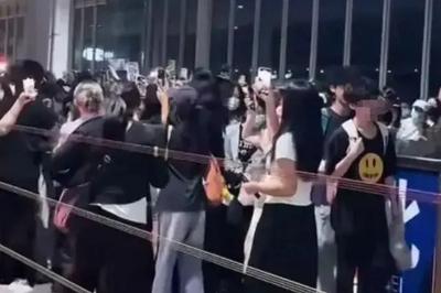 疯狂粉丝屡屡围堵，艺人、经纪公司真不知情？