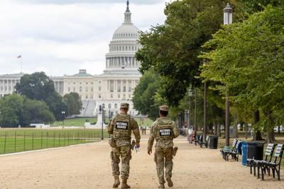 美保守派“网红”遭枪杀，专家忧虑“恶性循环”