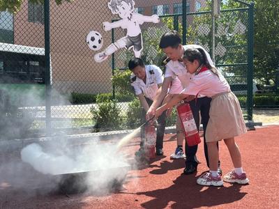安全課、護(hù)學(xué)崗……城陽(yáng)巴士用心用情守護(hù)學(xué)子求學(xué)路