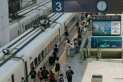 “十一”火车票开售首日，北京、成都、重庆、青岛等位列热门城市