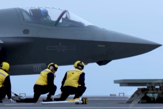 海军三型舰载机是如何弹射起飞的？沉浸式感受福建舰上的“弹，弹，弹”