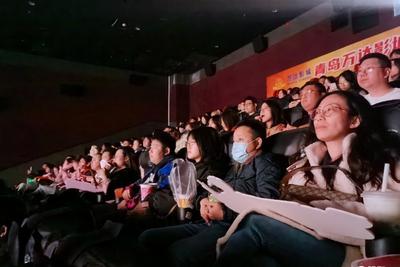 2025国庆档新片总票房突破2000万，《刺杀小说家2》领跑