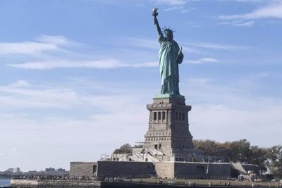 美国对外国游客吸引力下降，业界警告低迷趋势或持续