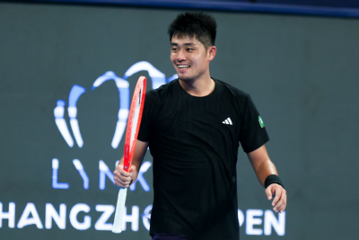 祝贺！吴易昺力克前世界第一梅德维德夫，闯入杭州网球公开赛男单四强