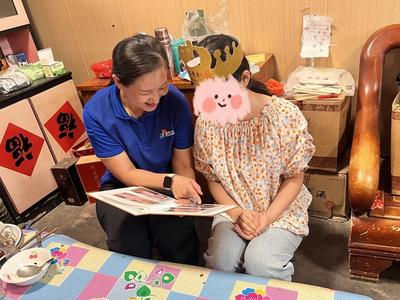 “公交爸妈”五年守护，青岛女童许下生日愿望：成为像您一样的人