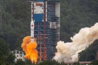 我国成功发射试验三十号卫星01、02星