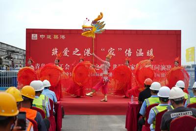 礼赞城市建设者！市总工会“劳动者之歌·共同的家园”慰问活动走进码头工地