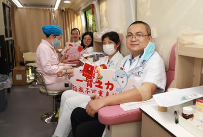 青岛市妇女儿童医院开展无偿献血活动，101人撸袖献血近3万毫升
