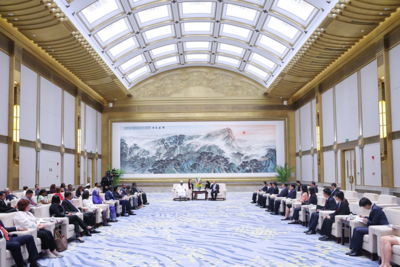 林武会见第七次发展中国家议员研讨班外宾