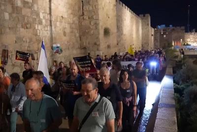 以色列民众大规模集会，要求政府立即停止加沙战争