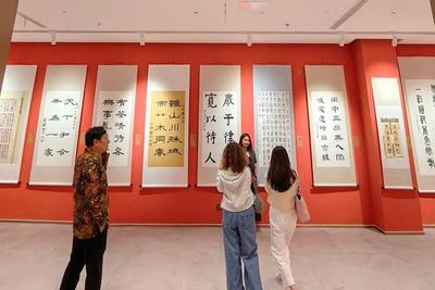 第二届国际书法嘉年华在洛阳开幕，200位书家与机器人同场“竞技”，18项大展同时开展