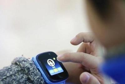 “禁带电话手表到学校”，家长的建议为何引热议