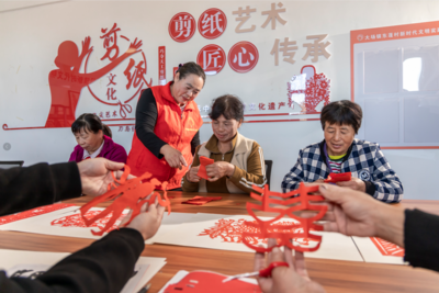 青島西海岸新區(qū)大場鎮(zhèn)徐聯(lián)尼：一剪一紙鑄匠心，深耕基層暖萬家
