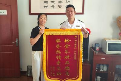 主动帮助乘客，青岛巴士驾驶员善行点亮城市文明