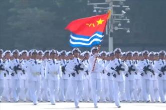 平均年龄不到21岁，海军方队接受检阅