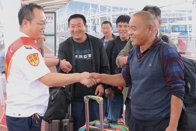 不只是出行更是温暖守护！李沧巴士多措并举护航“双节”