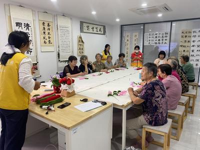 山水名園社區：非遺扭花綻芳華，“80好姐妹”互助暖銀齡！