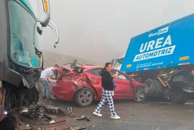 秘鲁泛美公路发生连环车祸，造成人员伤亡