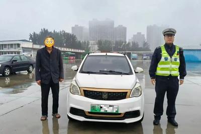 河南一男子交通违法279条 265条闯红灯 记819分！当事人：不知道要考驾驶证