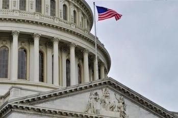 白宫回应“特朗普致爱泼斯坦署名信”：假的