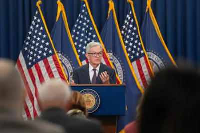 美联储主席鲍威尔：为保就业而降息，关税推高商品价格