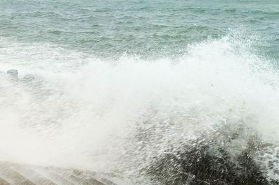 台风“桦加沙”登陆后华南有强风雨，南方多地将重返炎热